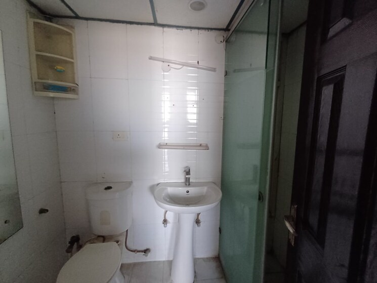 Bathroom, maxblis-white-house 3 Bedroom 1760 Sq.Ft. Apartment In Sector 75 Noida 8051499