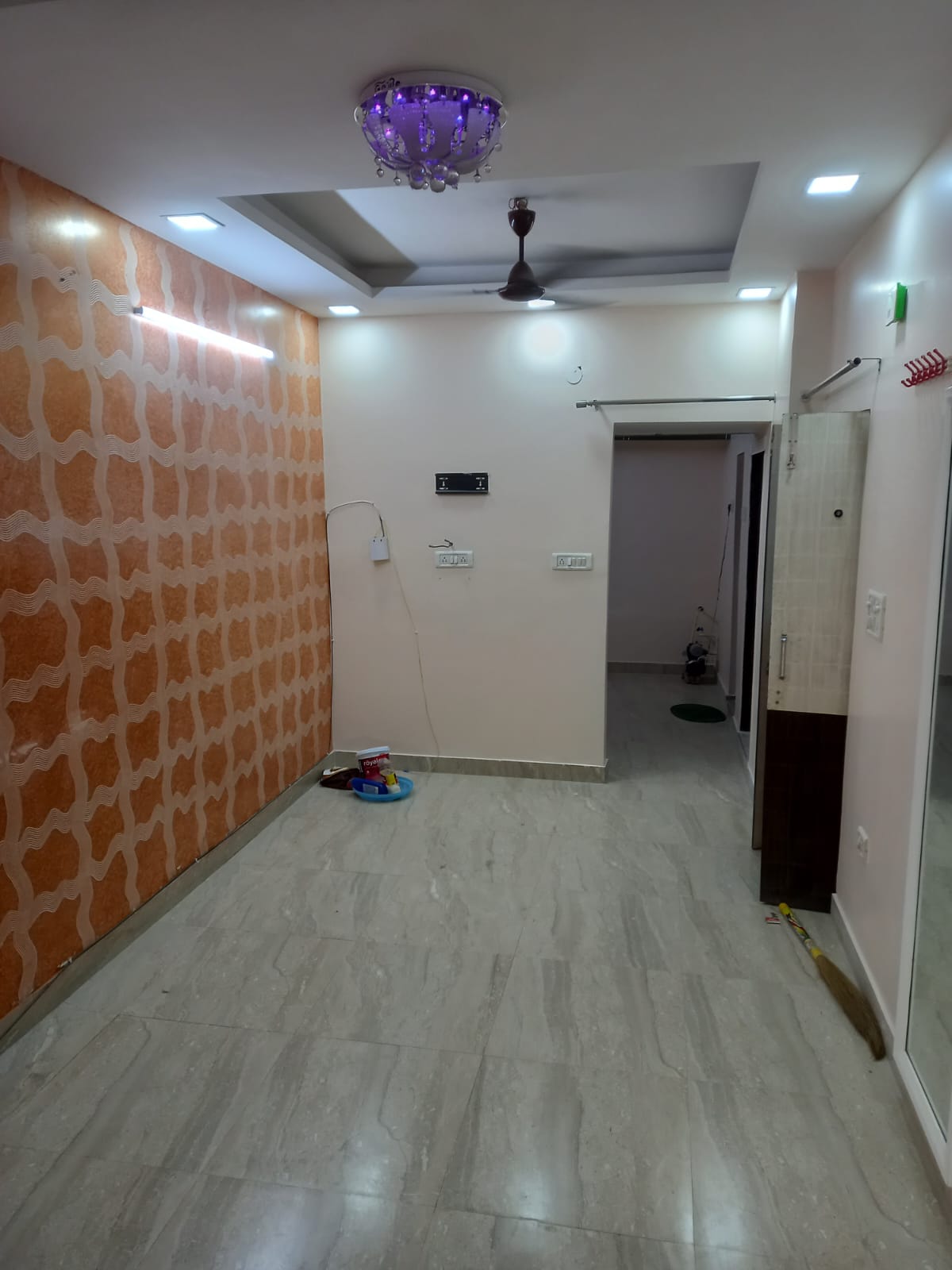 1 BHK + Pooja Room,Servant Room,Extra Room Apartment For Sale in Paschim Vihar