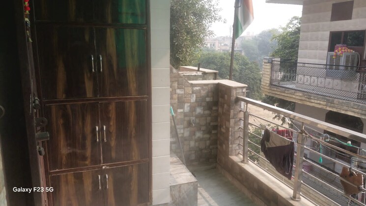 Balcony, paschim vihar 1 Bedroom 50 Sq.Yd. Apartment In Paschim Vihar Delhi 8051505