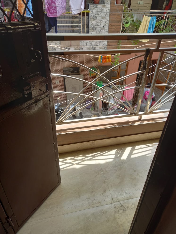 Balcony, paschim vihar 1 Bedroom 50 Sq.Yd. Apartment In Paschim Vihar Delhi 8051505