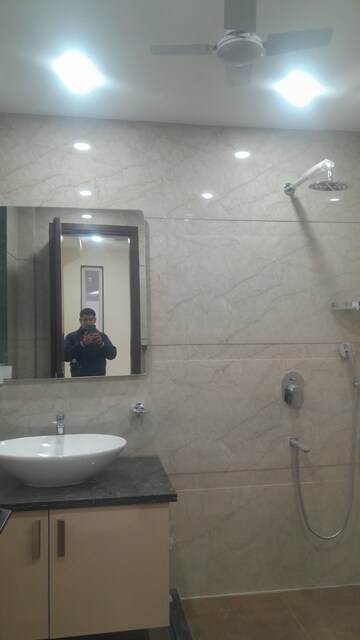 Bathroom in 4 BHK Builder Floor at Unitech South City II, Sector 50 – for Rent