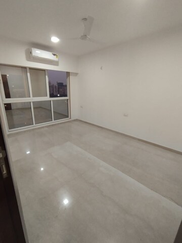 Room in 3 BHK Apartment at Platinum Corporation, Andheri West – for Sale