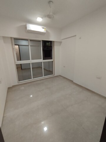 Room in 3 BHK Apartment at Platinum Corporation, Andheri West – for Sale