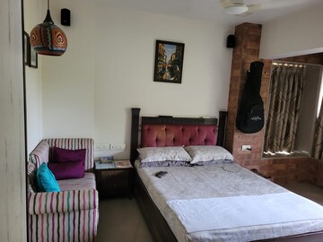 Bedroom in 3 BHK Apartment at Andheri West – for Rent