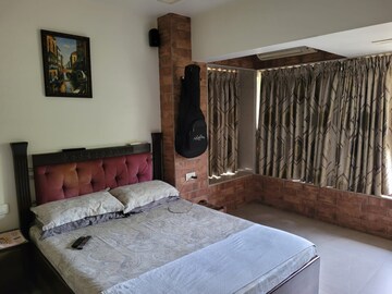 Bedroom in 3 BHK Apartment at Andheri West – for Rent