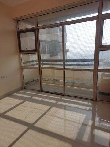 Room in 3 BHK Apartment at Ansal Sushant Estate, Sector 52 – for Rent
