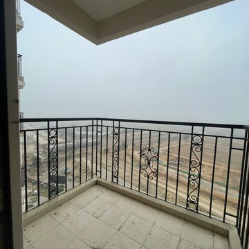 Room in 3 BHK Apartment at ATS Marigold, Sector 89b – for Rent