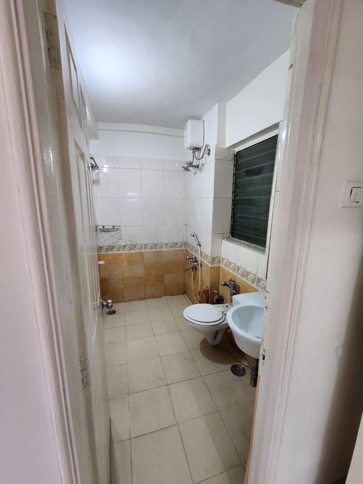 Bathroom, nri-complex-phase-2 2.5 Bedroom 1350 Sq.Ft. Apartment In Seawoods Navi Mumbai 8051585