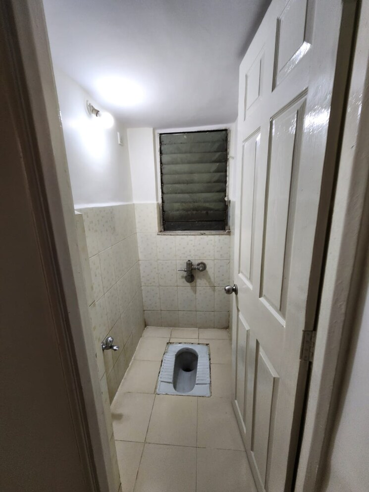 Bathroom, nri-complex-phase-2 2.5 Bedroom 1350 Sq.Ft. Apartment In Seawoods Navi Mumbai 8051585