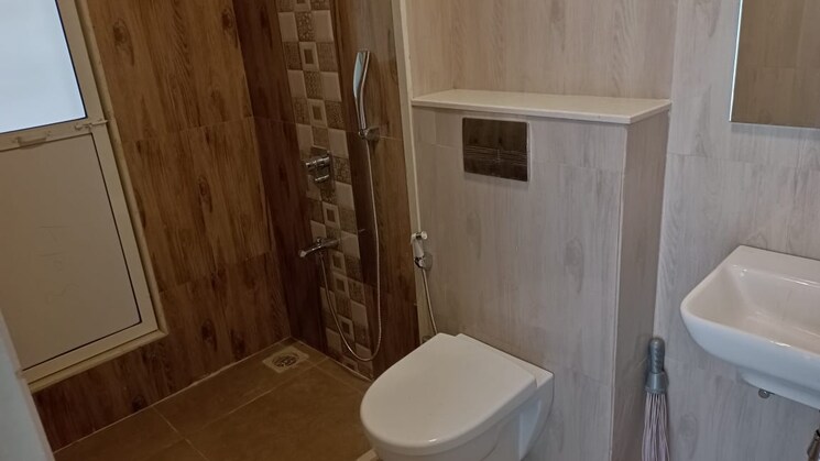 Bathroom, kohinoor-city-phase-ii 2 Bedroom 914 Sq.Ft. Apartment In Kurla Mumbai 8051572