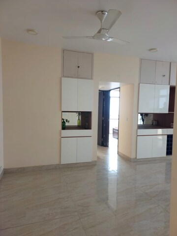 Room in 4 BHK Apartment at Ansal Sushant Estate, Sector 52 – for Rent