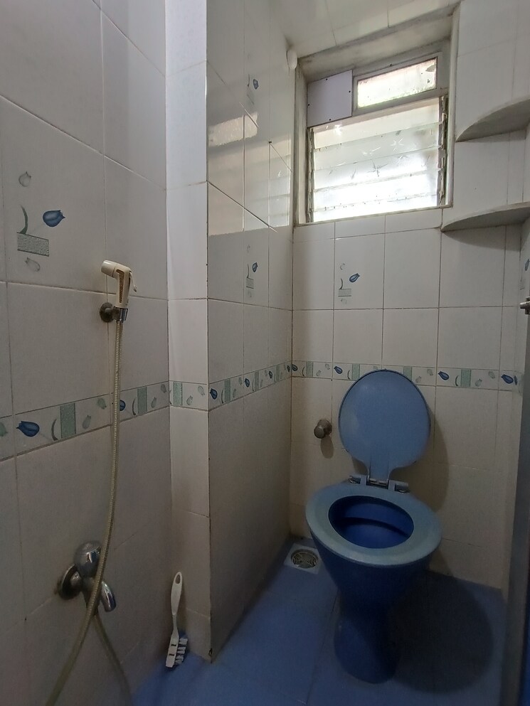 Bathroom, golders-green-chs 1 Bedroom 587 Sq.Ft. Apartment In Borivali West Mumbai 8051597