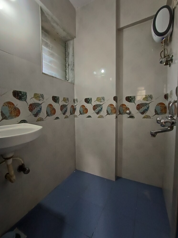 Bathroom, golders-green-chs 1 Bedroom 587 Sq.Ft. Apartment In Borivali West Mumbai 8051597