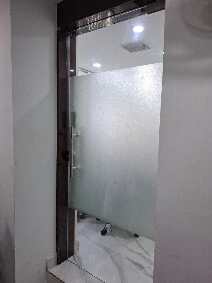 undefined, netaji subhash place Commercial Office Space 310 Sq.Ft. In Netaji Subhash Place Delhi 8051628