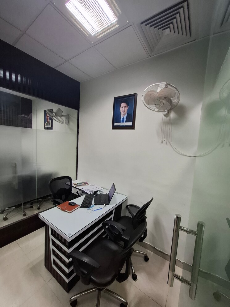 Team Area, netaji subhash place Commercial Office Space 800 Sq.Ft. In Netaji Subhash Place Delhi 8051650