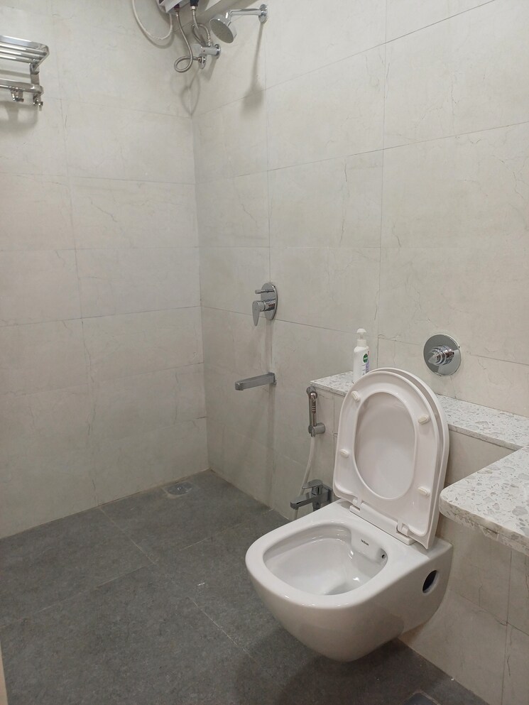 Bathroom, sugee-atharva 2 Bedroom 745 Sq.Ft. Apartment In Prabhadevi Mumbai 8051665