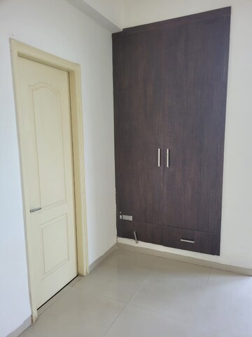 Room in 2 BHK Apartment at Sushma Green vista, Ghazipur – for Rent