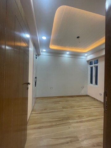 Room in 2 BHK Builder Floor at Sector 104 – for Sale