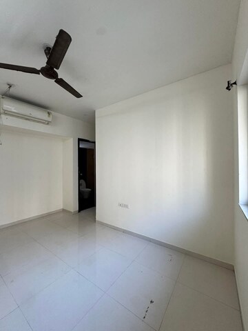 Room in 2.5 BHK Apartment at Lodha Splendora, Ghodbunder Road – for Rent