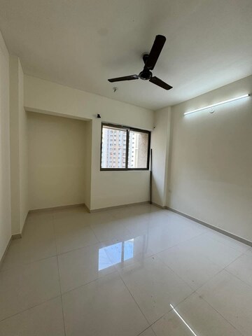 Room in 2.5 BHK Apartment at Lodha Splendora, Ghodbunder Road – for Rent