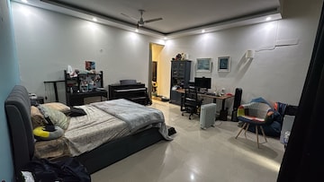 Living Room in 6 BHK Villa at Orchid Petals, Sector 49 – for Rent