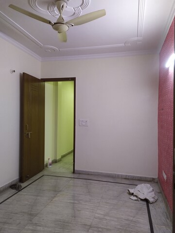 Room in 3 BHK Builder Floor at Govindpuri – for Rent