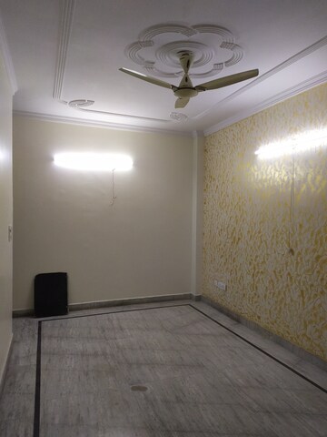 Master Bedroom in 3 BHK Builder Floor at Govindpuri – for Rent