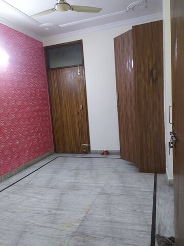 Room in 3 BHK Builder Floor at Govindpuri – for Rent
