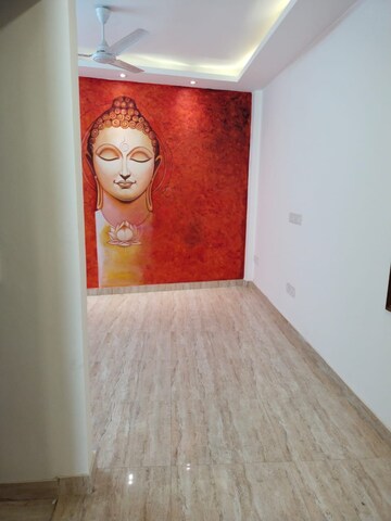 Room in 1 BHK Builder Floor at Paryavaran Complex – for Rent