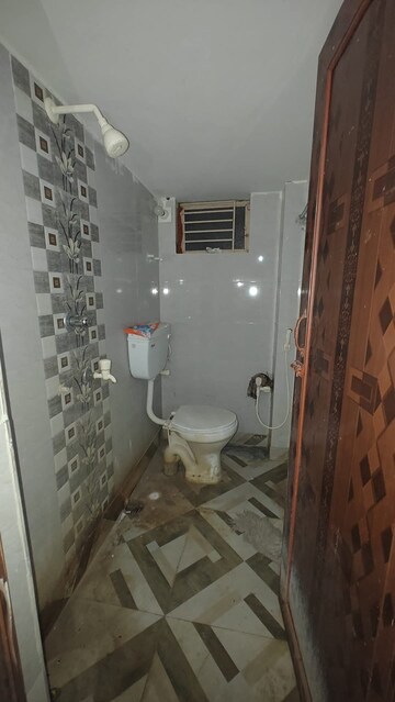 Bathroom in 1.5 BHK Apartment at Bhawani Tower, Keshtopur – for Rent