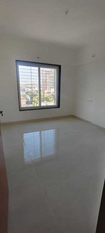 Room in 2.5 BHK Apartment at Aum Nav Kiran, Khar West – for Rent