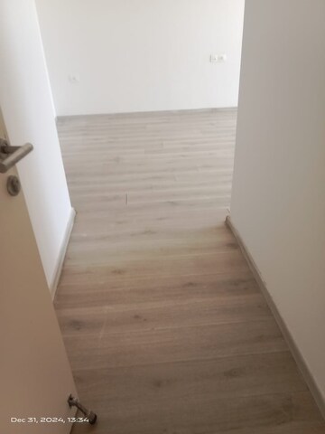 Room in 3.5 BHK Apartment at Hiranandani Lake Verandahs, Bilekahalli – for Rent