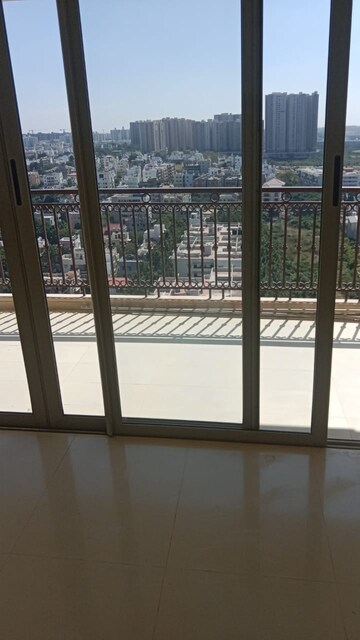 Room in 3.5 BHK Apartment at Hiranandani Lake Verandahs, Bilekahalli – for Rent