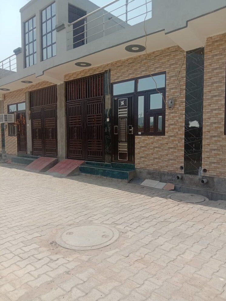  Parking, upsidc site b 3 Bedroom 100 Sq.Yd. Villa In Upsidc Site B Greater Noida 8051990