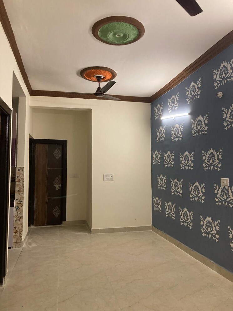 Room, upsidc site b 3 Bedroom 100 Sq.Yd. Villa In Upsidc Site B Greater Noida 8051990