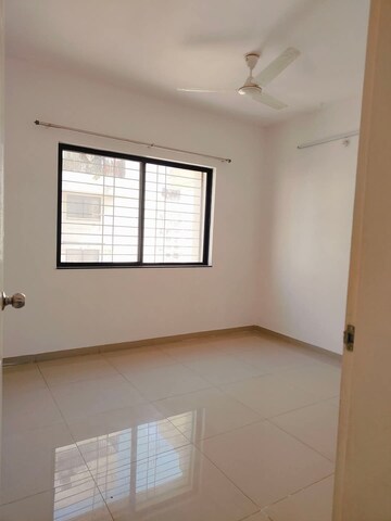 Room in 2 BHK Apartment at Kolte Ivy Estate, Wagholi – for Rent
