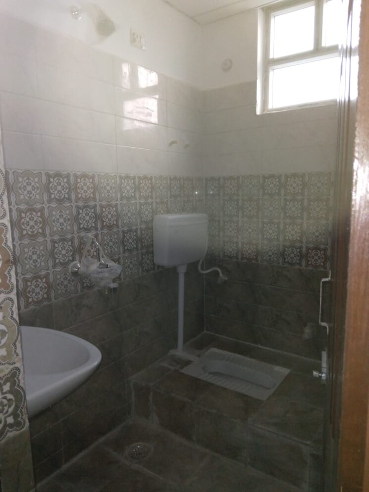 Bathroom, deva road 2 Bedroom 1120 Sq.Ft. Apartment In Deva Road Lucknow 8052060