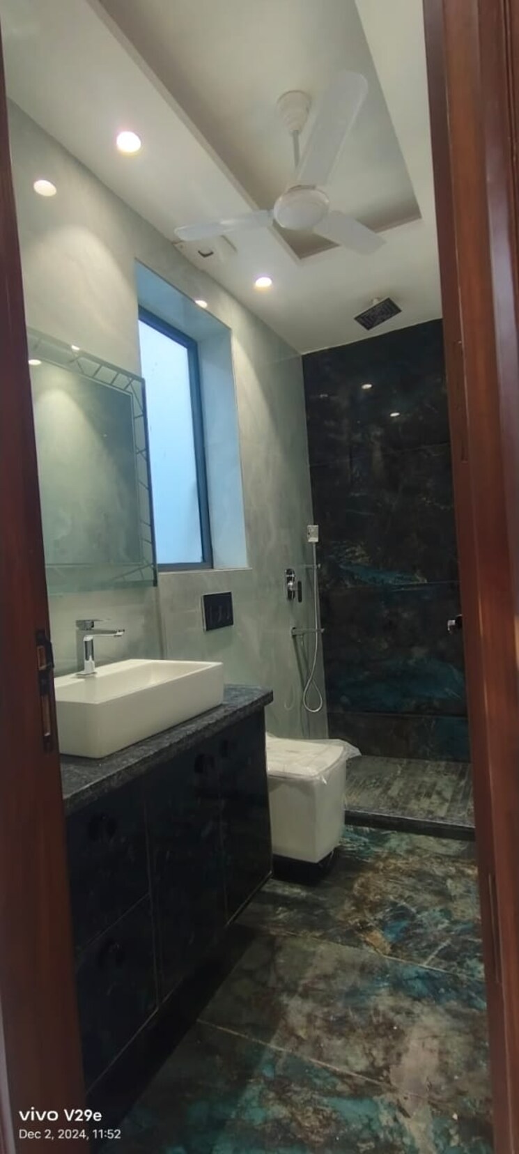 Bathroom, emaar-digi-homes 3.5 Bedroom 2150 Sq.Ft. Builder Floor In Sector 62 Gurgaon 8052129