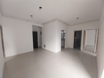 Room in 2.5 BHK Apartment at Mahagun Mywoods III, Sector 16c Greater Noida – for Sale