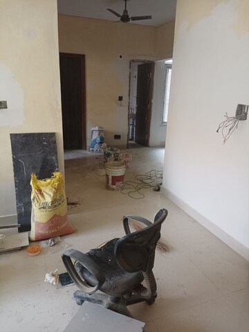 Master Bedroom in 3.5 BHK Apartment at Mayur Vihar Phase 1 – for Rent