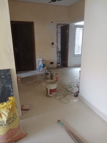 Living Room in 3.5 BHK Apartment at Mayur Vihar Phase 1 – for Rent