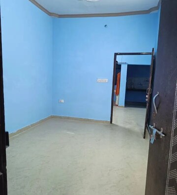 Room in 2 BHK Villa at Jankipuram – for Rent