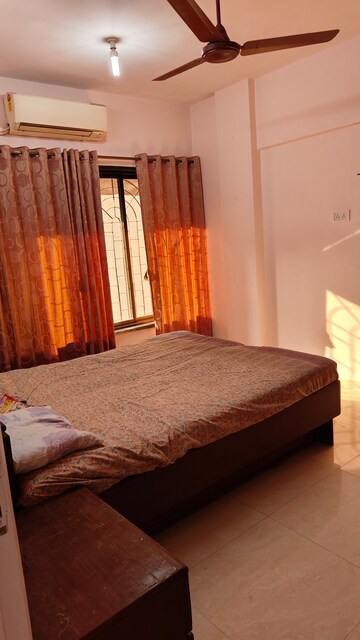 Bedroom in 2 BHK Apartment at Garden View CHS Andheri, Andheri West – for Rent