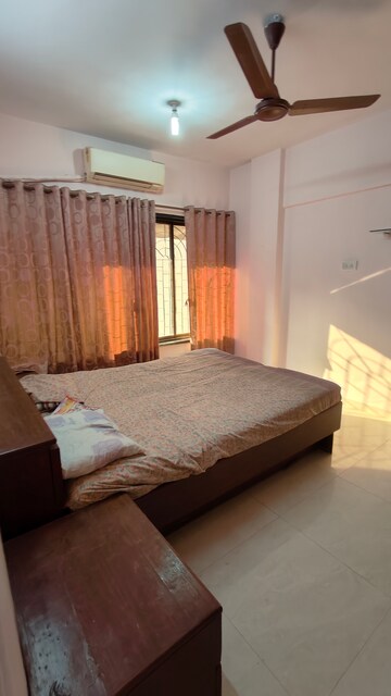 Bedroom in 2 BHK Apartment at Garden View CHS Andheri, Andheri West – for Rent