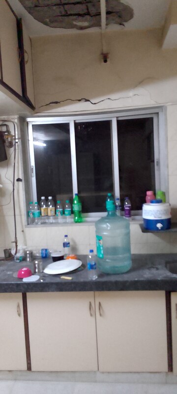 Furnished Amenities in 1.5 BHK Apartment at Panom Park, Vile Parle East – for Rent