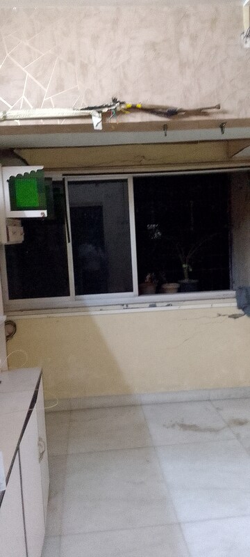 Room in 1.5 BHK Apartment at Panom Park, Vile Parle East – for Rent