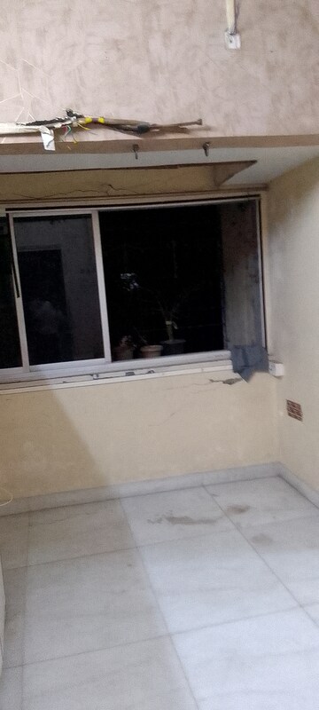 Room in 1.5 BHK Apartment at Panom Park, Vile Parle East – for Rent