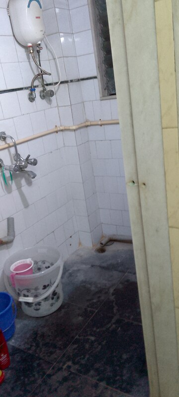 Bathroom in 1.5 BHK Apartment at Panom Park, Vile Parle East – for Rent