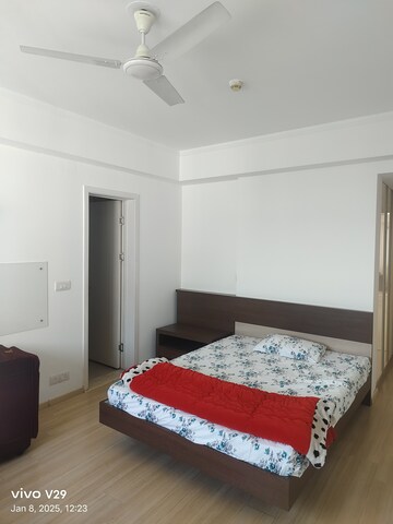 Bedroom in 4 BHK Apartment at DLF Park Place, Sector 54 – for Rent