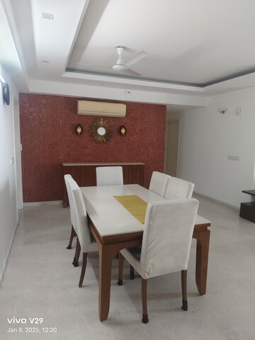 Master Bedroom in 4 BHK Apartment at DLF Park Place, Sector 54 – for Rent